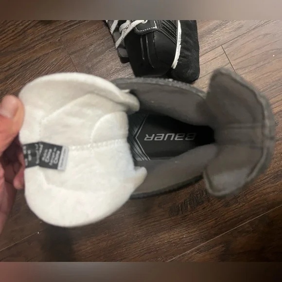 COPY - COPY - Bauer Nexus 5000 Hockey Skates w/ blade covers - Picture 7 of 9